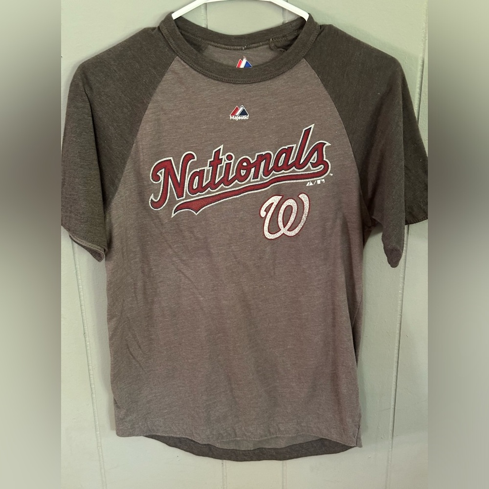 Great looking/condition Washington Nationals Shirt Mens Gray Small Majestic